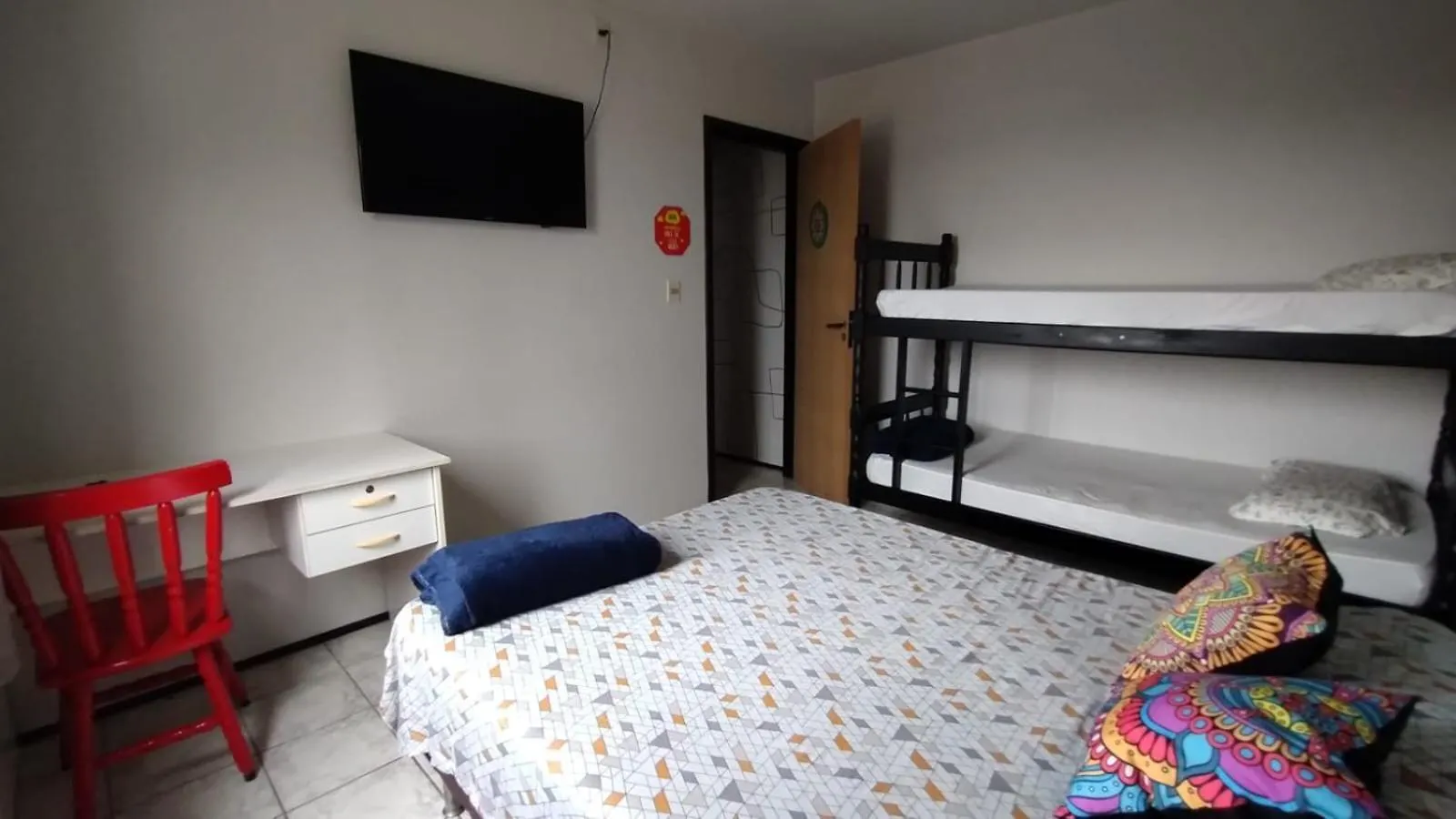 Mandallah Hostel 约恩维利